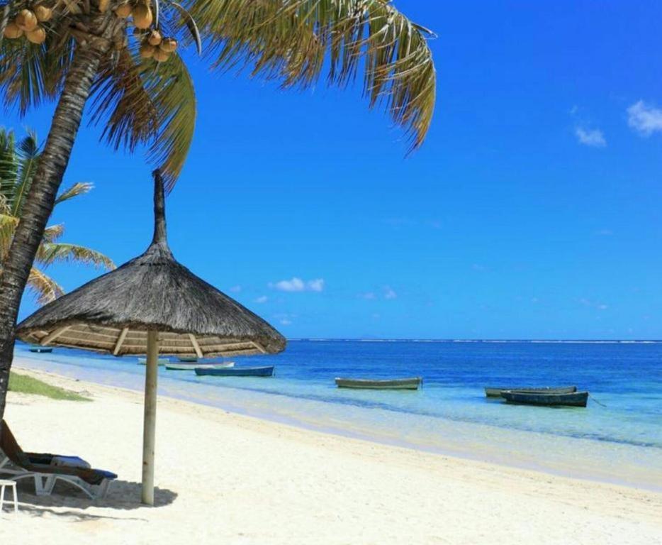 Blue Coral Beachfront Penthouse Flic en Flac Экстерьер фото