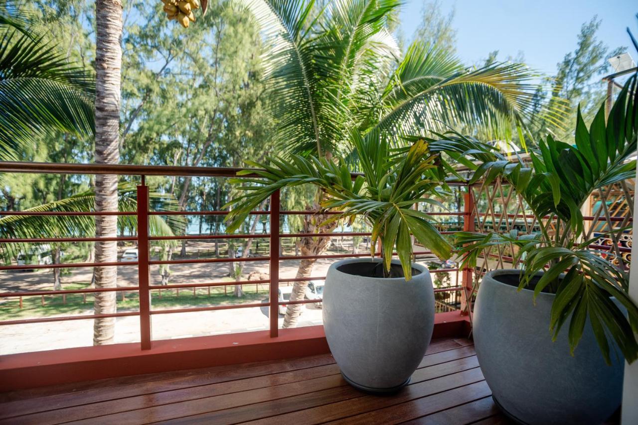 Blue Coral Beachfront Penthouse Flic en Flac Экстерьер фото
